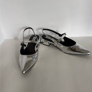 STEVE MADDEN ANYAA SILVER SLINGBACK FLATS SIZE 9